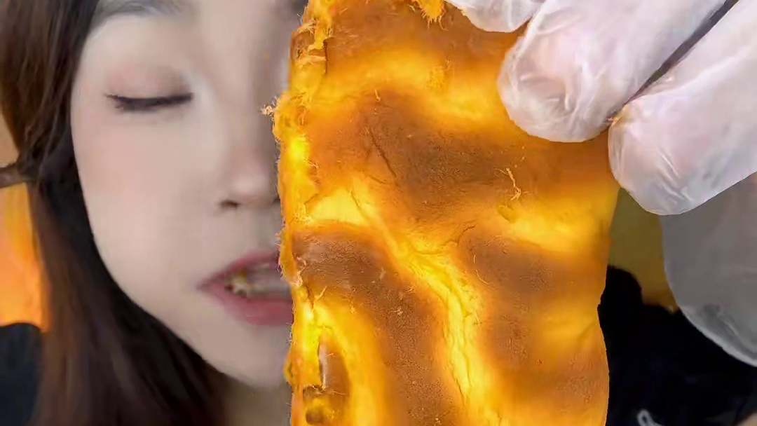 闪光少女出0蔗糖虎皮酱多多啦！蛋香味很足的虎皮！酱是酸甜的哒！一盒5个，一块在187大卡左右哦！#虎