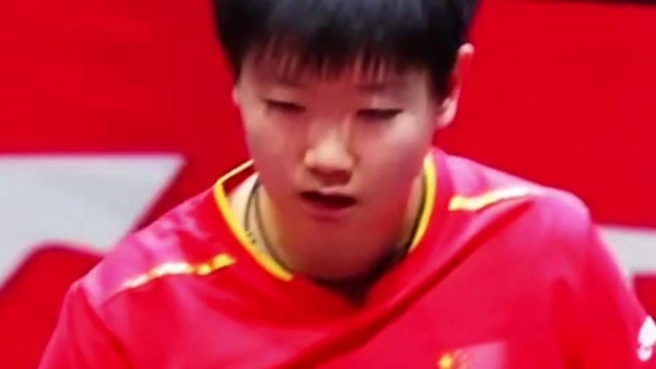 孙颖莎横扫对手晋级16强，赛后德华暖心提包