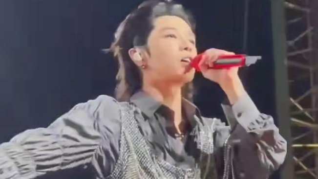 从舞台美学的工业突破，到音乐表达的哲学进阶，这不仅是一场演唱会，更是一次精神洗礼，2025华晨宇火星