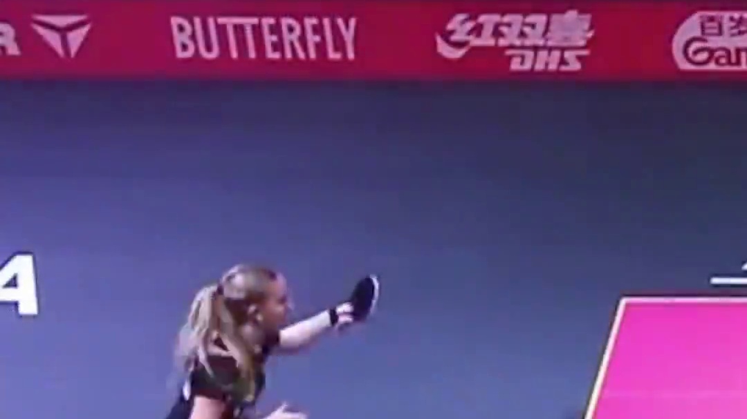 整场比赛考夫曼打得很“张本”，拿下首局以为可以提前开香槟？面对挑衅陈幸同淡定一笑立马给予回应，最后一