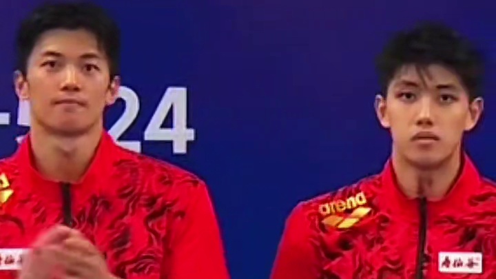 收获金牌的孙杨开心笑啦，浙江接力队颜值太绝了，有实力又帅气