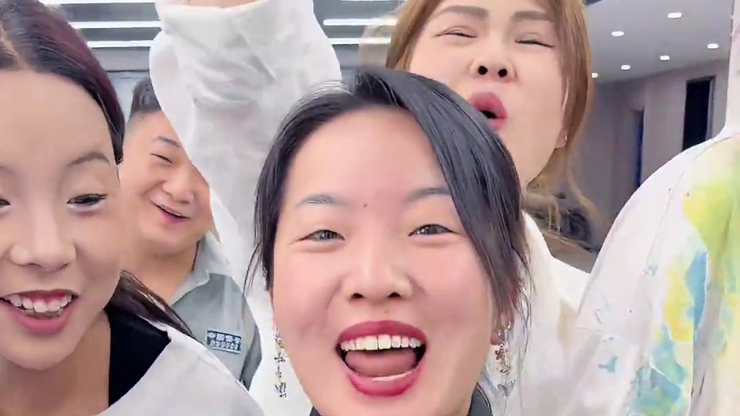 爆笑办公室，想来的赶紧报名 #办公室游戏 #搞笑 #专治不开心