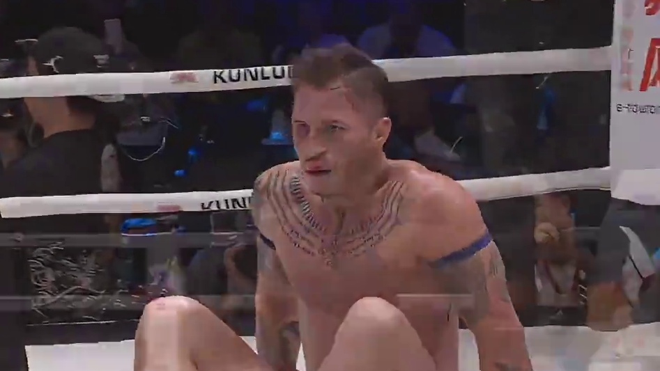 中国散打拳王横空出世，两脚将世界冠军小腿踢断，彰显中国力量