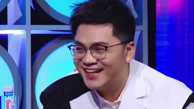 你眼里的好工作=弹性上下班+兴趣，父母眼里的好工作=早睡早起+五险一金 #今晚不加班  #东方新娱乐