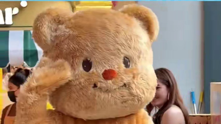 易烊千玺亮相戛纳 成为最年轻的华语男演员#易烊千玺舒淇戛纳红毯同框 #易烊千玺 #易烊千玺出席两岸电