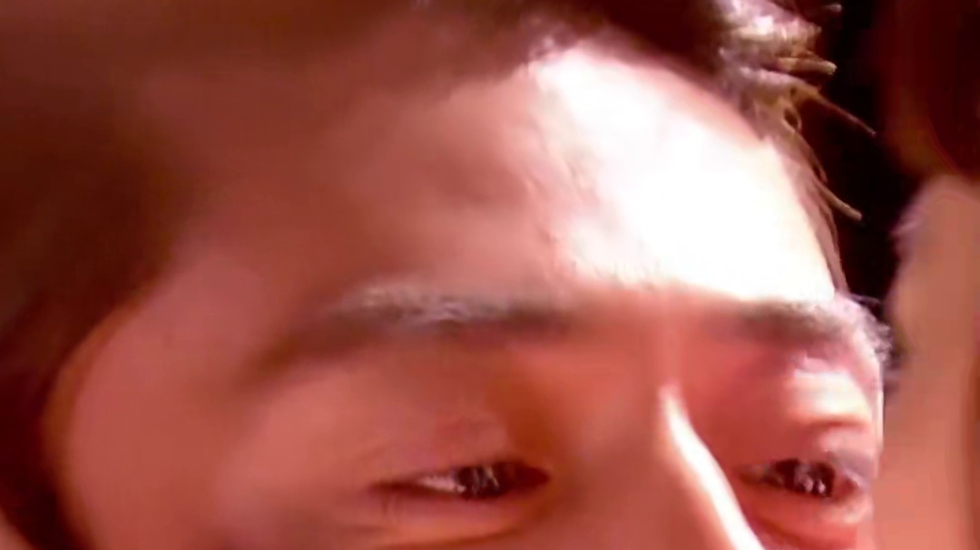 为何唐嫣牙齿上有个白点？本以为是防止口臭，细节曝光简直让人笑岔气#唐嫣 #章子怡 #张雨绮  #娱乐