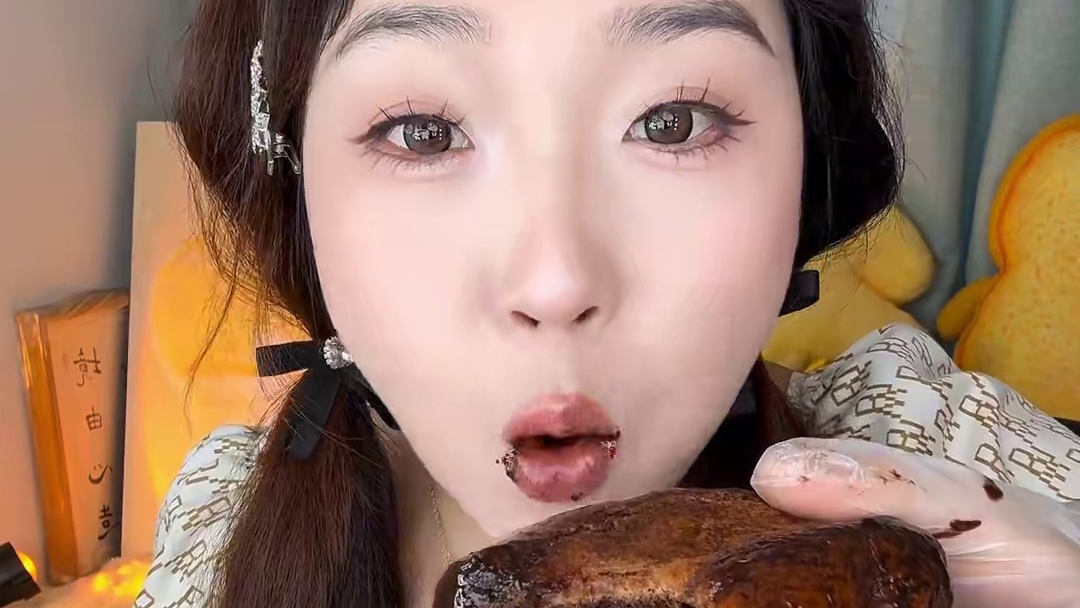 不要加热久啦宝子们！20s左右就OK！纯可可脂，冷热双吃哦，真的就像冰山熔岩包进去啦！不愧是谷物元塑