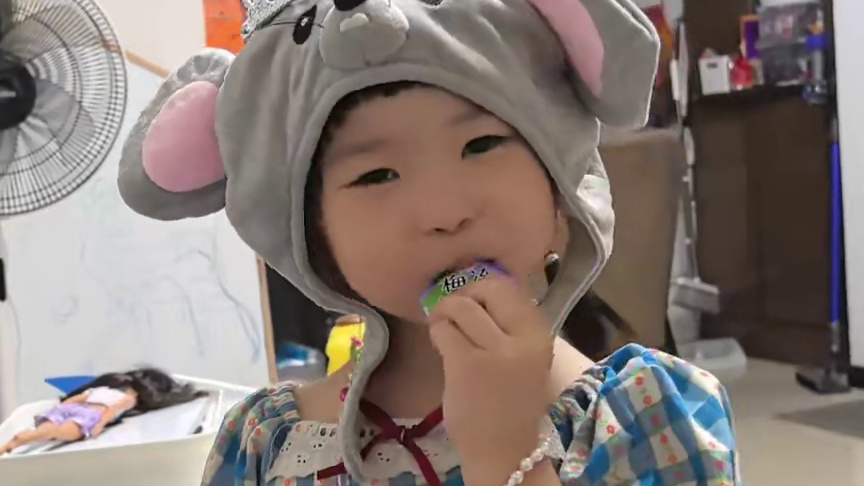 四岁女儿给我改一把无敌老鼠公主枪 #暗区突围 #福利拉满一起上暗 #暗区整活大赏