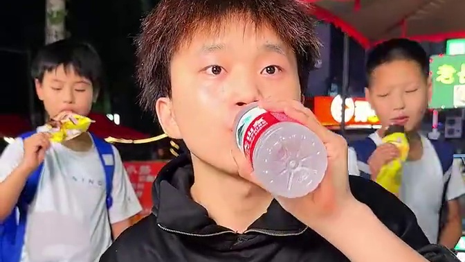 云南小伙挑战6两面，差点被当成重庆崽儿#地方特色美食  #这一碗面好过瘾