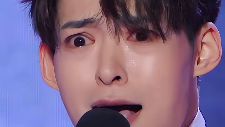 好一个翩翩少年郎，来自浙江小百花越剧院的尹派小生#胡浩彬  选择演绎折子戏《周仁哭妻》经典选段，动情