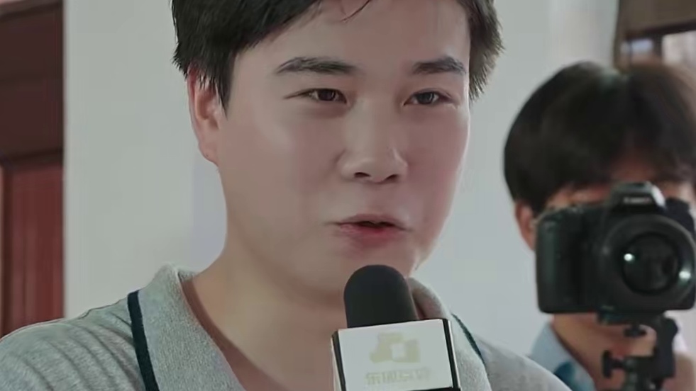 第一场村ba后就撤资了，赵一生以为郭子跟她很熟 郭子因为赞助死缠烂打，打扰了静静的好事，直接骂醒郭子