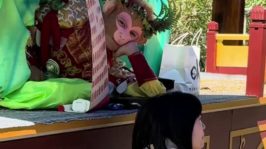 挑战一张白纸吃遍美食 挑战一张白纸和雪饼猴换顿饭！#以画换物 #雪饼猴 #雪饼猴王铁柱 #交换美好 