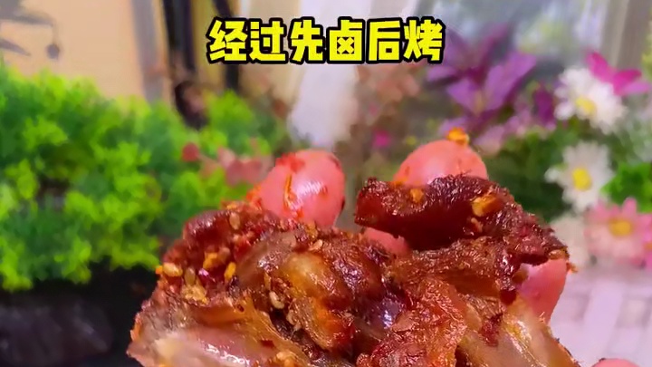 不能吃辣的千万不要拍这个湖南的香辣鸭小腿，一口下去爆辣过瘾，纯辣不带一点甜#好吃到停不下来 #零食推