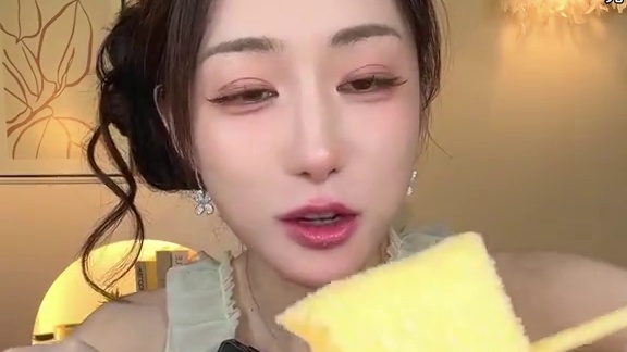 说多都是口水，谁能拒绝这一锅热气腾腾，软烂脱骨的鲍鱼鸡爪煲 #妈呀太香了#王小卤红油虎皮凤爪#尽兴买
