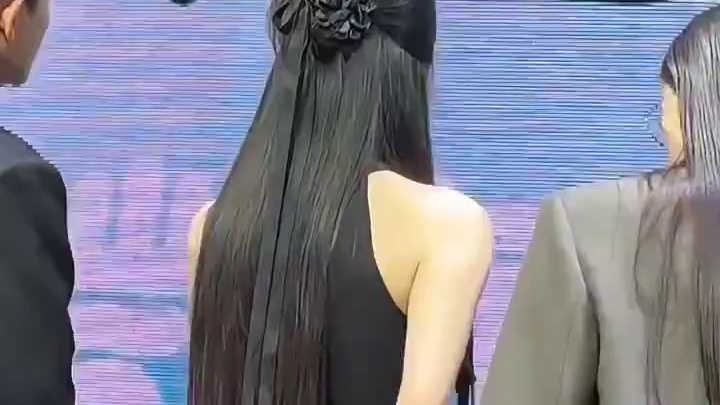 为何男星成女星防走光挡箭牌？看到黄景瑜的“假动作”，才知王鹤棣的霸气#黄景瑜 #王鹤棣 #景甜 #娱