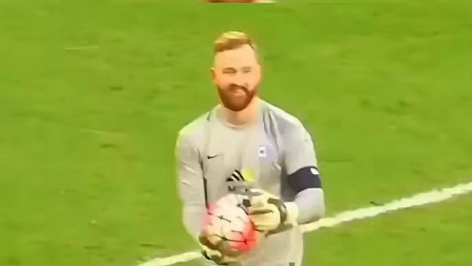 足球爆炸意外炸晕球队老板#足球