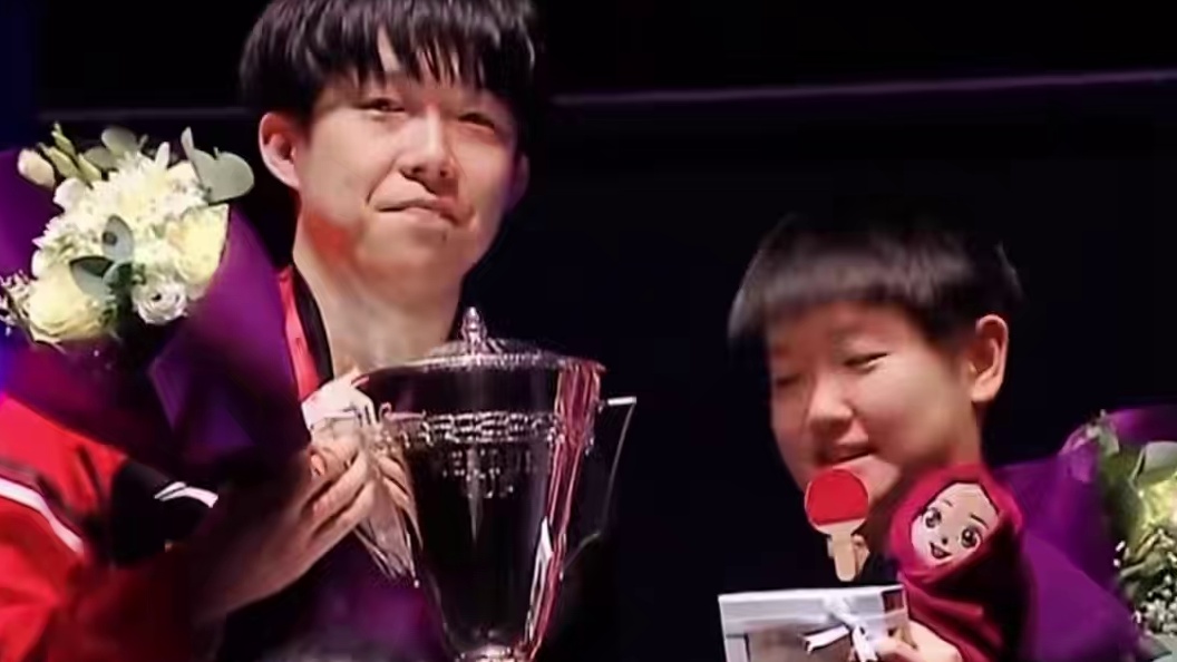 刘国梁再次给莎头颁奖， #多哈世乒赛 #王楚钦孙颖莎