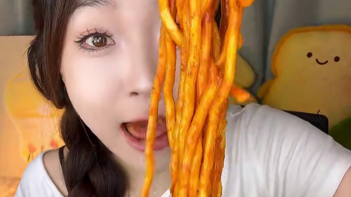 太方便懒人的甜水面！！！！哇塞哇塞！甜咸辣口的真的太令我喜欢了！！！！#甜水面 #太好吃了 #速食美