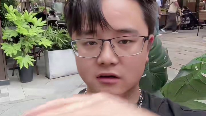 钱和帅对泡妞来说，一点都不重要#追女生技巧 #赞歌情感自由 #赞歌搭讪