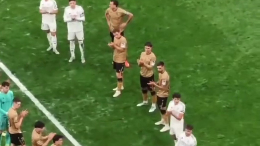 传奇告别！39岁莫德里奇泪洒赛场#足球#