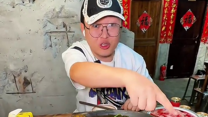 不是本地人带路，简直找不到，78在大邑吃火锅2-3人餐，还包含锅底油碟，太爽了，声音真的是超火爆那种