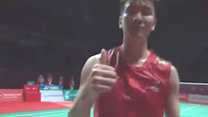 恭喜李诗沣夺得本赛季首冠，中二少年的拳击庆祝再次上线。 #羽毛球