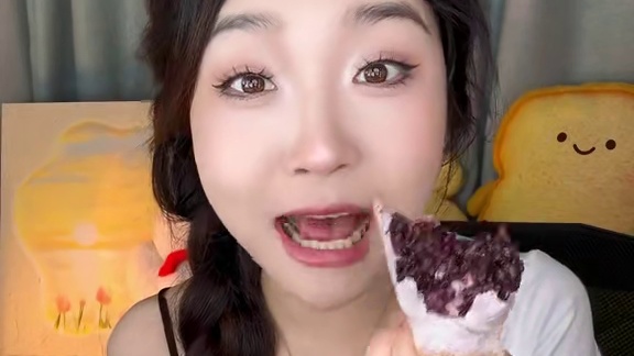 我真的连吃了三个妈呀…好软糯！没有额外添加白砂糖哦，吃起来酱多紫米也多！主要是到手8个也太划算了#紫