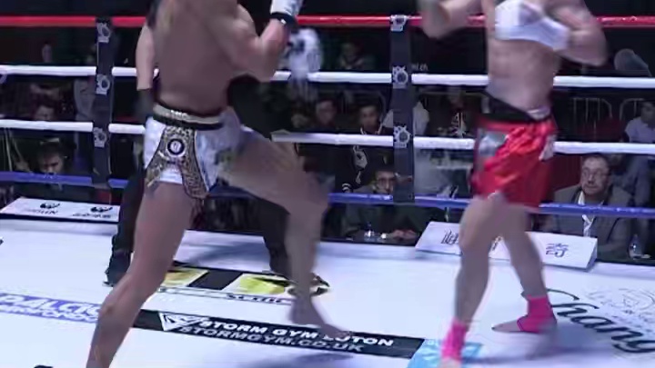 中英70公斤半决赛，慢热的进攻不及强大的主场.！#峨眉传奇 #搏击 #格斗 #体育