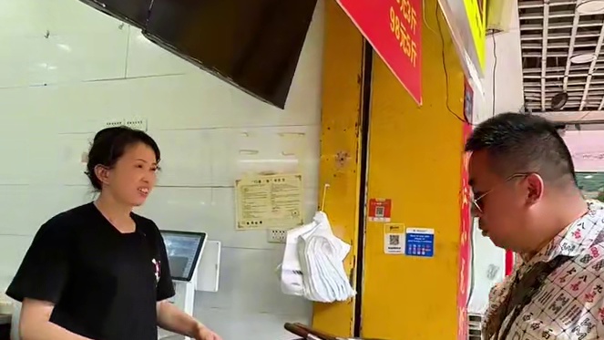 好便宜的虾子，55三斤搞点回去#武汉美食 #粮道街美食 #武汉小龙虾已经卷成这样了 #好吃不贵经济实