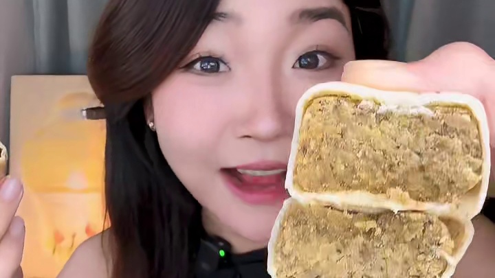 冰皮绿豆饼竟然破到这个价格了！到手2盒共20个！而且还是双拼！#红绿豆饼 #冰皮绿豆饼 #快来薅羊毛