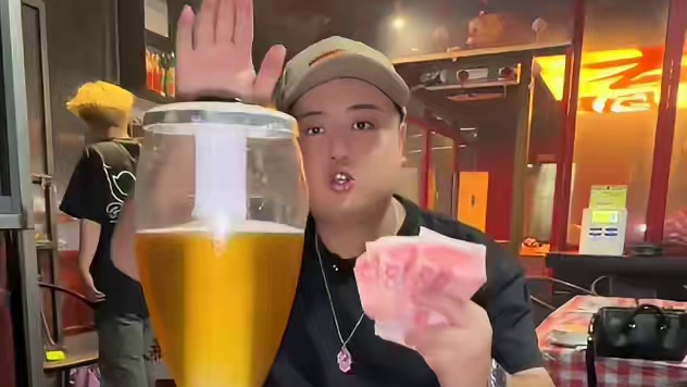 一百多龙虾拼盘，精酿啤酒还可以畅饮 ？还有龙虾自助？湘潭中心现在这么搞？#湘潭 #湖南湘潭