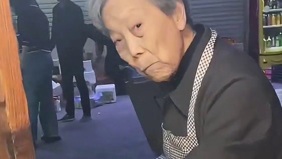 温州特色小吃瘦肉丸，奶奶每天都一大早去买瘦肉回来，滑溜溜qq弹弹，特别好吃。