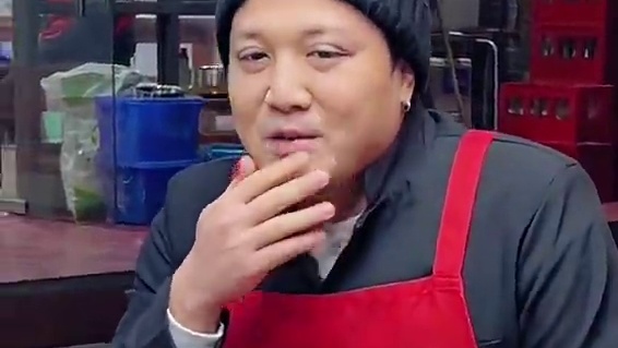 90斤美女挑战3两螺蛳粉，狂赚八戒2000元现金~ #螺蛳粉