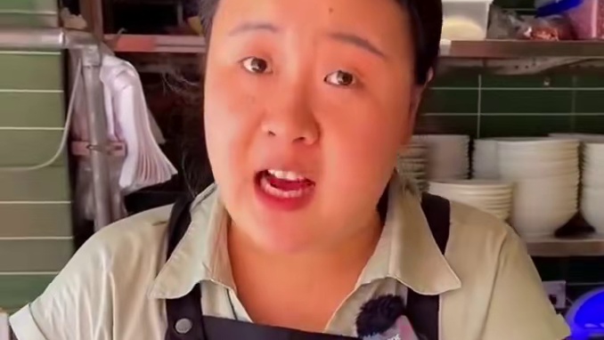 胖妹奉劝大家不要去买那种低得可怕的小面调料！#地方特色美食 #吃货请就位 #正宗重庆味道