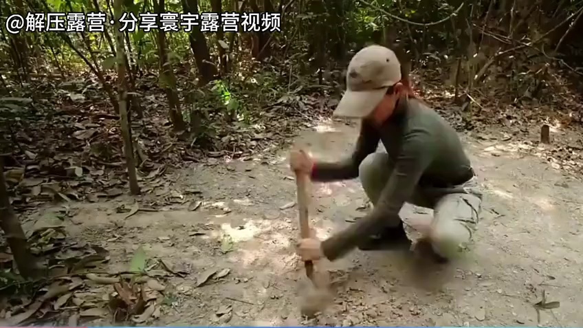 14分钟技术贴，教你在树林子里建造一个“家”，学起来，说不定用得上！#荒野生存 #荒野建造 #助眠#