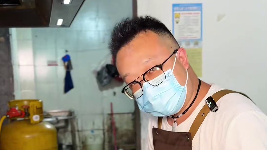 眉山也有好吃的铁板烧了，49块9就能安排上2~3人餐。荤素菜自选。#铁板烧