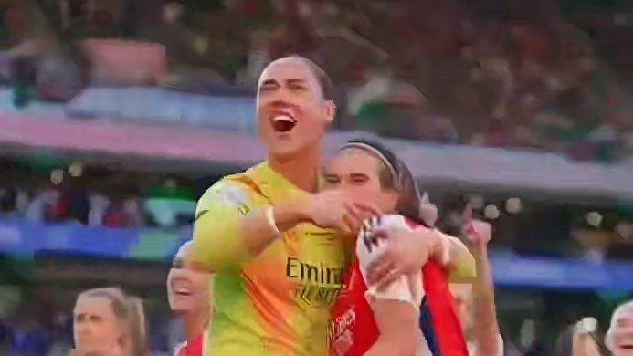 肆意庆祝吧!我们是女足欧冠冠军！