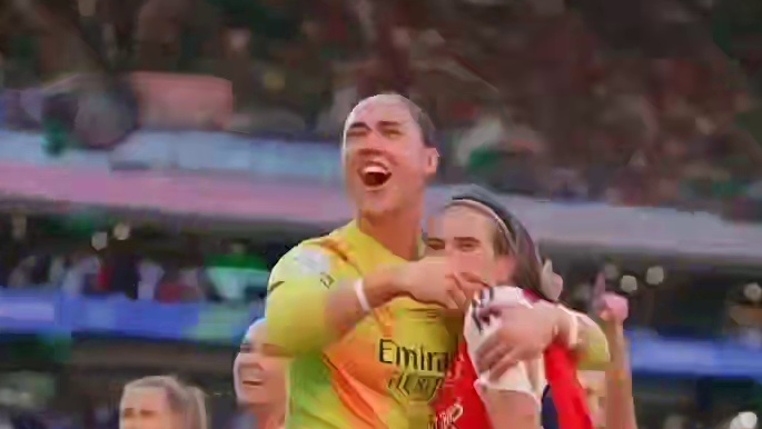 肆意庆祝吧!我们是女足欧冠冠军！