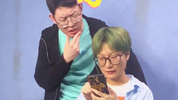 上班摸鱼被老板抓包？他竟也沉迷这游戏！ #永远的蔚蓝星球  #星球崛起快乐开启  #3重随机塔防