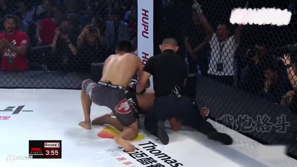 老外长相酷似帕奎奥，狂言要踏平中国，结果被唐凯按地暴捶KO #综合格斗 #格斗 #唐凯