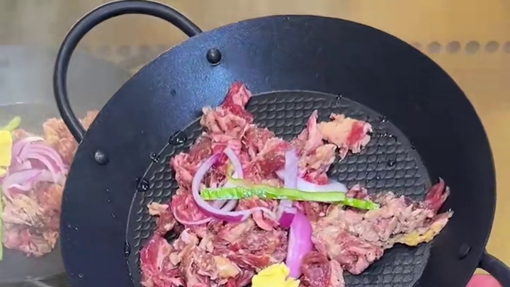 大大大事情，新塘万达的舟日自助餐也有牛肋条自助烤肉吃啦，一边吃海鲜火锅一边吃烤肉太爽了!! #舟日自