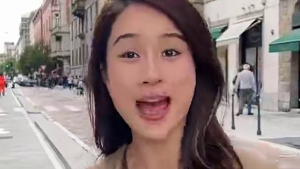 在巴黎一个人要养活一家四口月收入要多少呢？#巴黎采访 #月收入 #采访