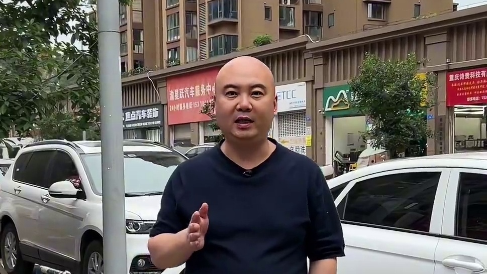 宫后，油边，鲜牛肋条烤起真的太好吃了#烤牛肉串