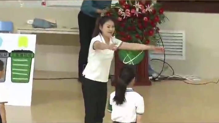 体育优质课跑的练习：折线跑；利用垃圾分类为主题#体育游戏 #体育课 #课堂游戏 #体育老师 #田径