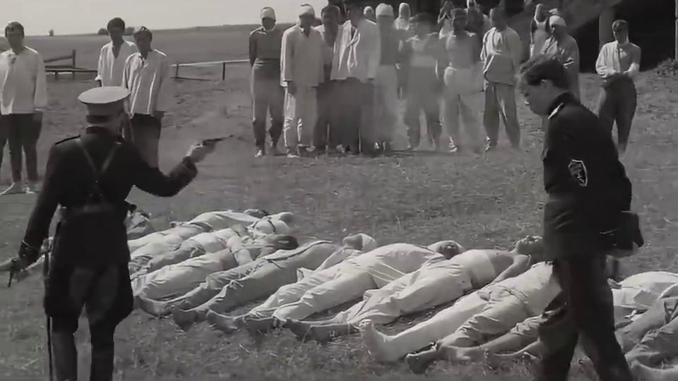 我把俘虏和白军伤员混在一起，阻止白军继续屠杀，结果我成替罪羊 #战争电影