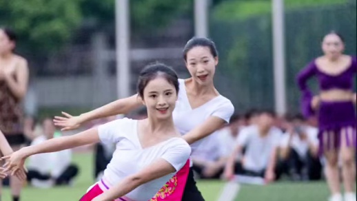 川影创意艺术周开幕式精彩集锦为你倾情奉献 #又美又飒  #优雅迷人  #川影之夏 #四川电影电视学院