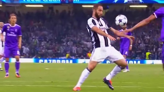 逆天凌空！ 曼祖基奇欧冠决赛惊天倒钩，BBC三连冠王朝下的永恒瞬间！
#曼祖基奇 #尤文 #欧冠 #