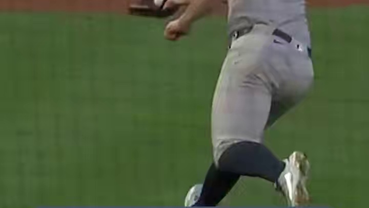 看我单臂大回环！今日卡洛斯-罗登狂飙10K并完成一记背身跳传美技帮助扬基拿下系列赛
明日9:38分锁