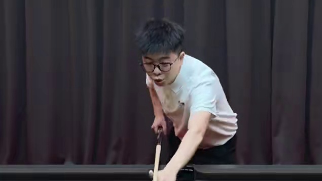 出杆直，才能打球准！ 