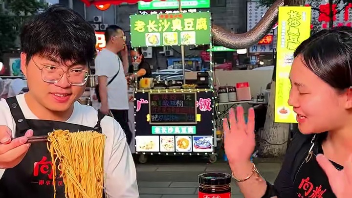 四川帅哥专程来挑战5两面，平常才吃2两，今天想挑战一下自己#美食 #挑战 #吃面